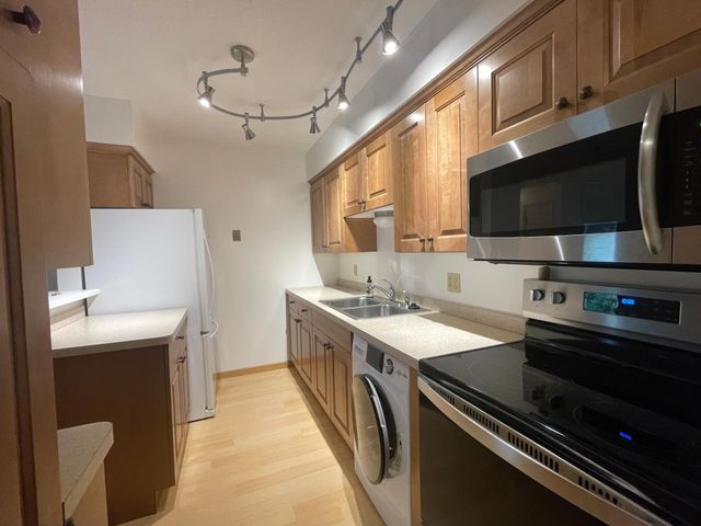 408 3rd Street N 104, Stillwater, MN 55082