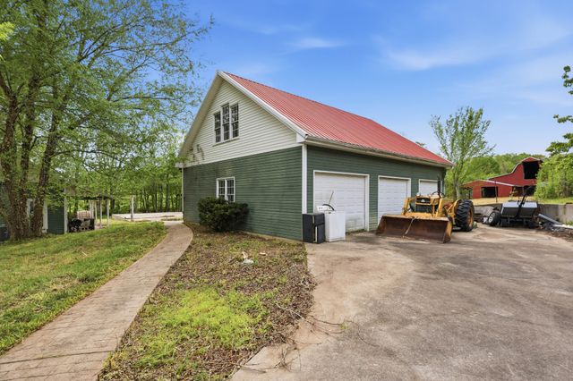 2193 Hughes Rd, Erin, TN 37061