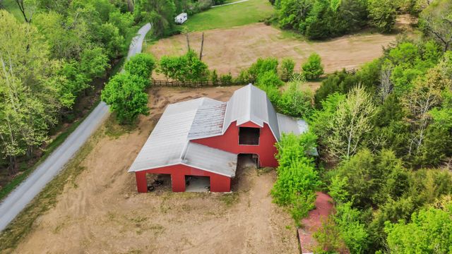2193 Hughes Rd, Erin, TN 37061