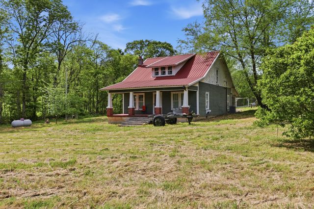 2193 Hughes Rd, Erin, TN 37061