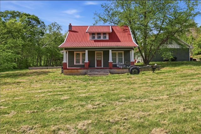 2193 Hughes Rd, Erin, TN 37061