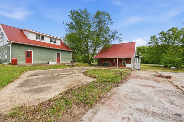 2193 Hughes Rd, Erin, TN 37061