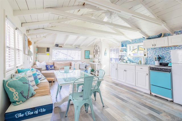 47 Woodcliff Trail, Baiting Hollow, NY 11933