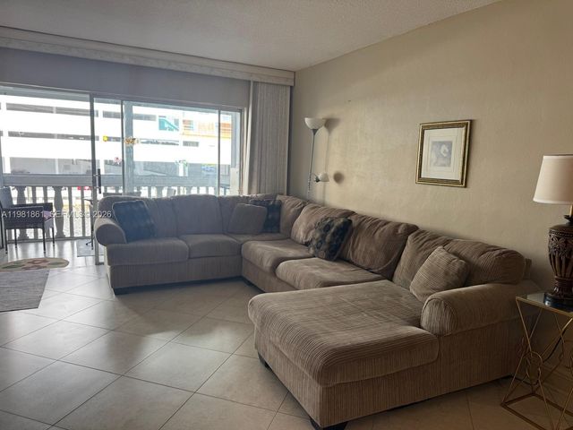 450 Paradise Isle Blvd 209, Hallandale Beach, FL 33009
