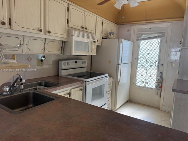 450 Paradise Isle Blvd 209, Hallandale Beach, FL 33009