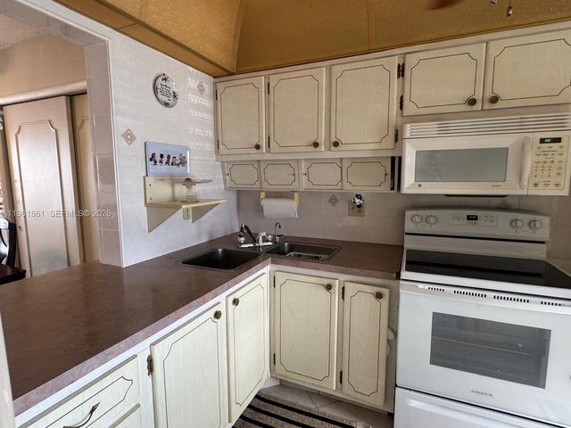 450 Paradise Isle Blvd 209, Hallandale Beach, FL 33009