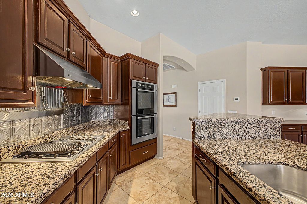 Image 10 of property listing at 9749 W BENT TREE Drive, Peoria, AZ 85383