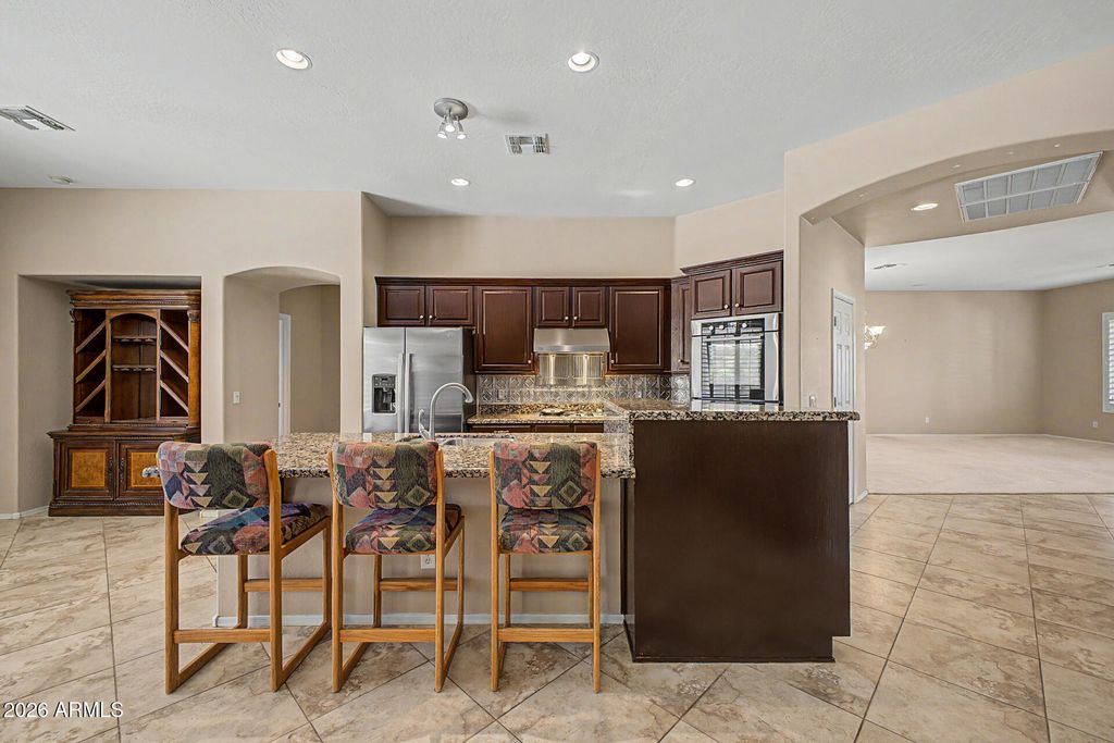 Image 12 of property listing at 9749 W BENT TREE Drive, Peoria, AZ 85383