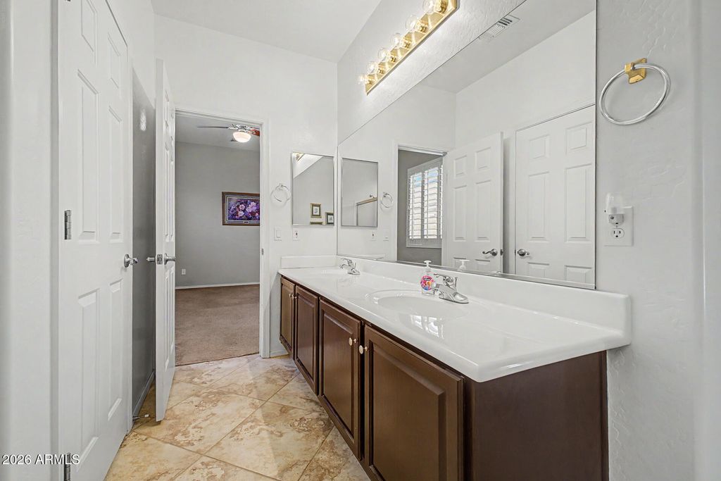 Image 23 of property listing at 9749 W BENT TREE Drive, Peoria, AZ 85383