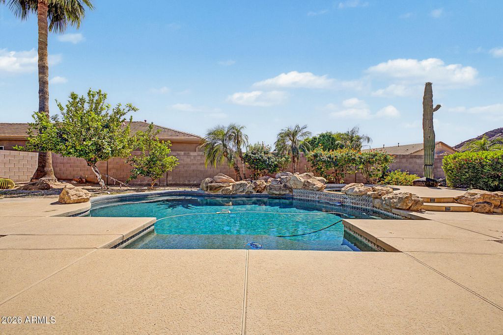 Image 33 of property listing at 9749 W BENT TREE Drive, Peoria, AZ 85383