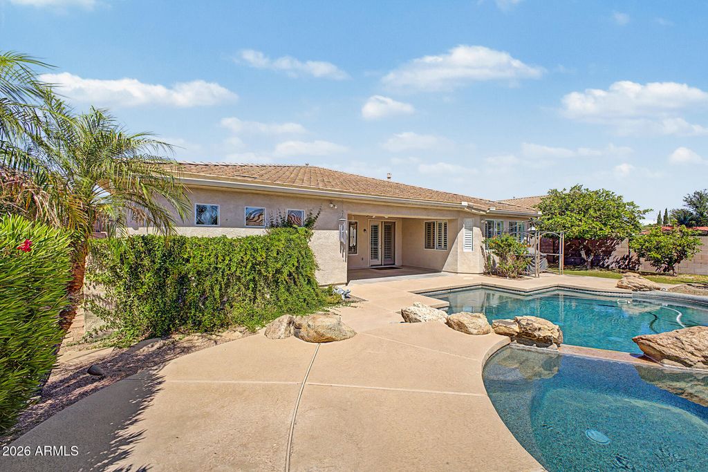 Image 36 of property listing at 9749 W BENT TREE Drive, Peoria, AZ 85383