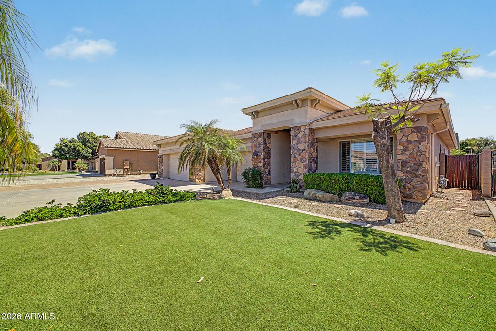Image 37 of property listing at 9749 W BENT TREE Drive, Peoria, AZ 85383