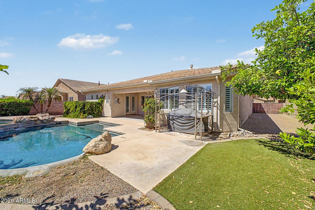 Image 39 of property listing at 9749 W BENT TREE Drive, Peoria, AZ 85383