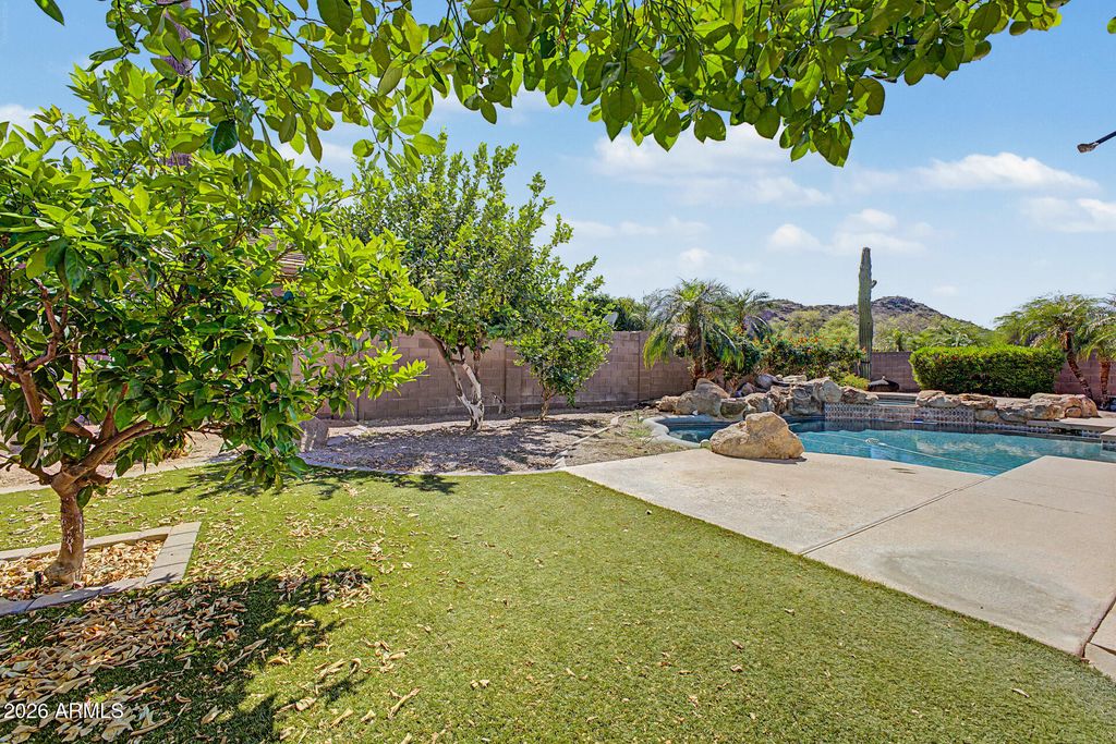 Image 40 of property listing at 9749 W BENT TREE Drive, Peoria, AZ 85383