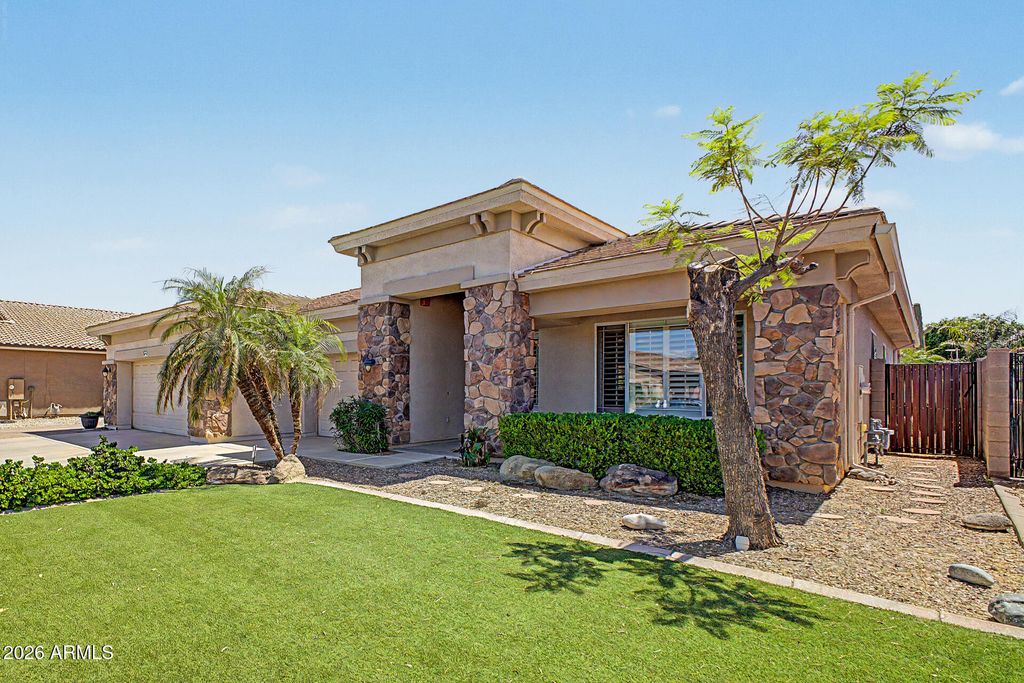 Image 44 of property listing at 9749 W BENT TREE Drive, Peoria, AZ 85383