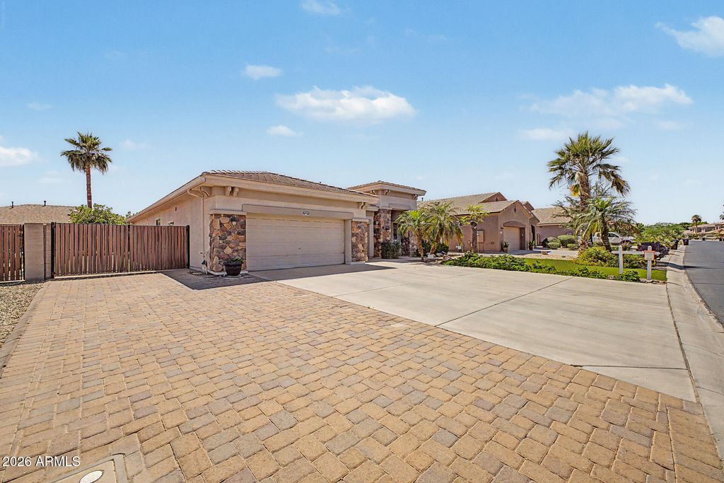 Image 45 of property listing at 9749 W BENT TREE Drive, Peoria, AZ 85383