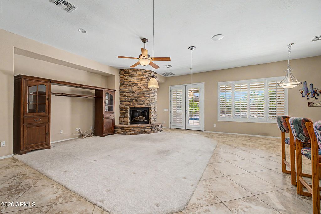 Image 7 of property listing at 9749 W BENT TREE Drive, Peoria, AZ 85383