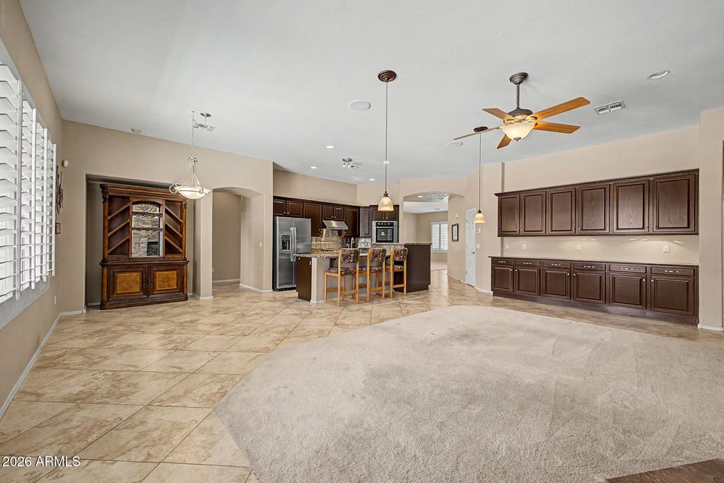 Image 8 of property listing at 9749 W BENT TREE Drive, Peoria, AZ 85383