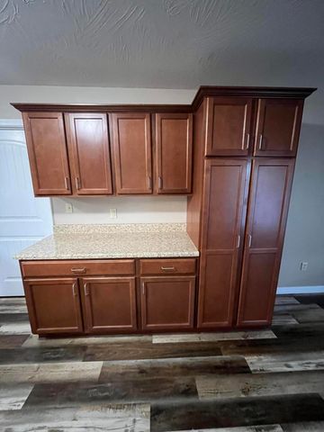 1463 S Tomahawk Avenue, Republic, MO 65738