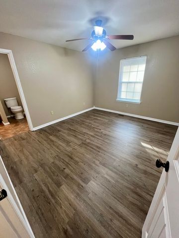 1463 S Tomahawk Avenue, Republic, MO 65738