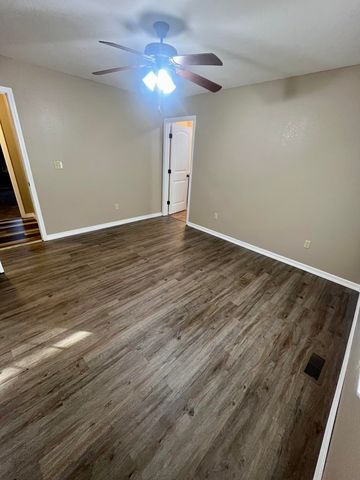 1463 S Tomahawk Avenue, Republic, MO 65738