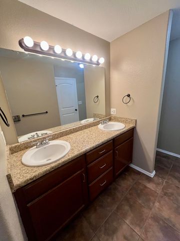 1463 S Tomahawk Avenue, Republic, MO 65738