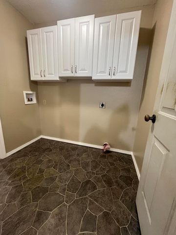 1463 S Tomahawk Avenue, Republic, MO 65738