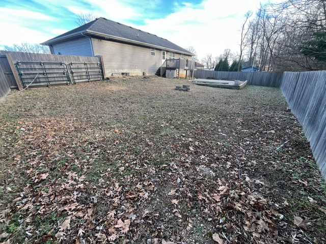 1463 S Tomahawk Avenue, Republic, MO 65738