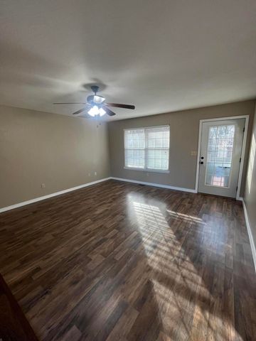 1463 S Tomahawk Avenue, Republic, MO 65738