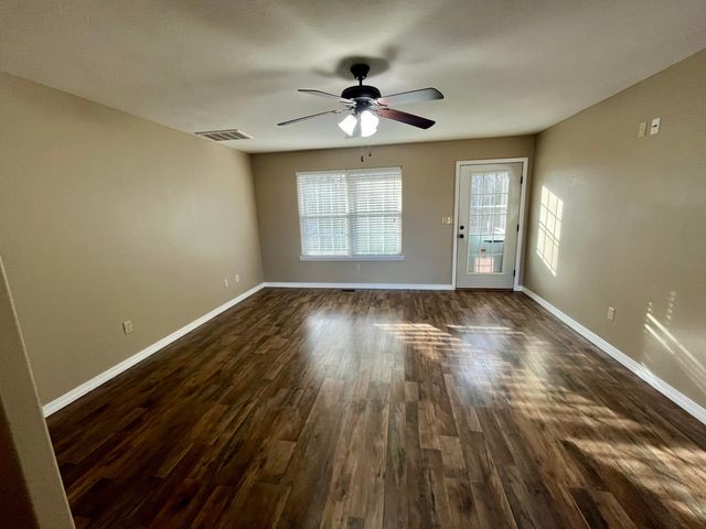 1463 S Tomahawk Avenue, Republic, MO 65738