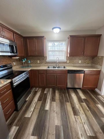 1463 S Tomahawk Avenue, Republic, MO 65738