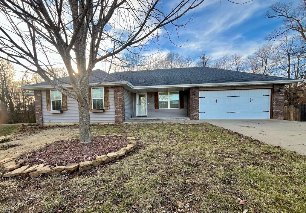 1463 S Tomahawk Avenue, Republic, MO 65738