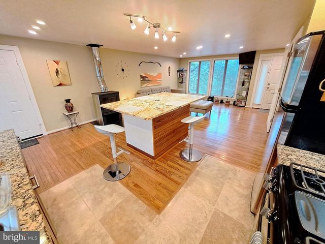 10929 HOWLAND DR, Reston, VA 20191