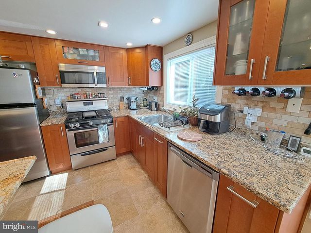 10929 HOWLAND DR, Reston, VA 20191