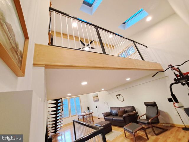 10929 HOWLAND DR, Reston, VA 20191