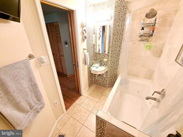 10929 HOWLAND DR, Reston, VA 20191