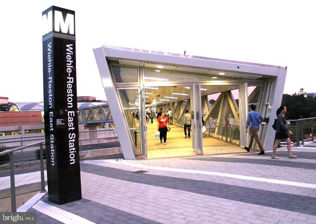 10929 HOWLAND DR, Reston, VA 20191