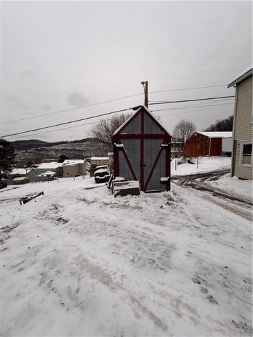 314 S 5th St, Apollo Boro, PA 15613