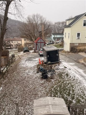 314 S 5th St, Apollo Boro, PA 15613