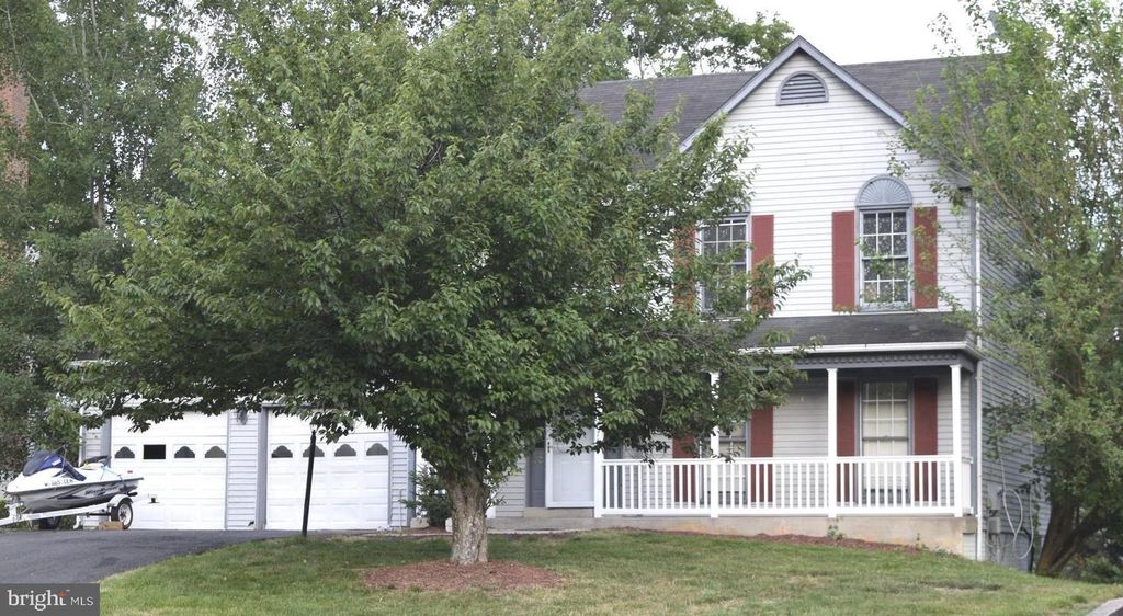 13575 CASTLEBRIDGE LN, Woodbridge, VA 22193