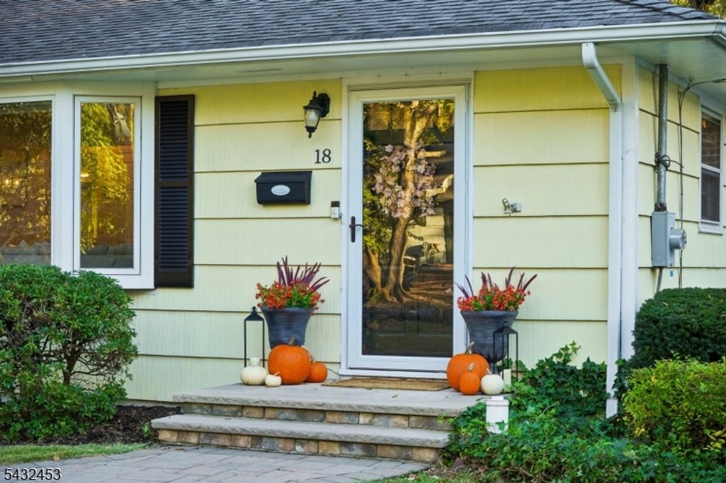 18 Sunnybrook Rd, Bernardsville Boro, NJ 07924 — photo 2