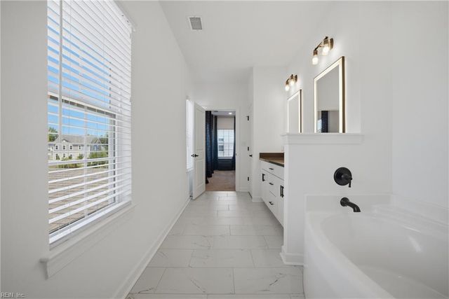 1910 Briton LN, Chesapeake, VA 23322