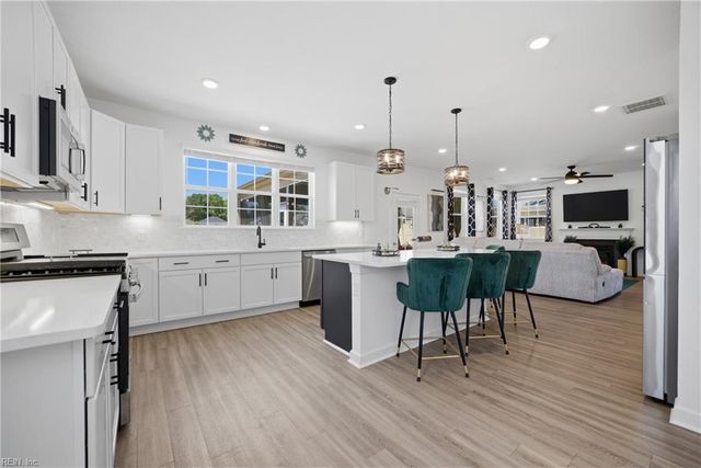1910 Briton LN, Chesapeake, VA 23322