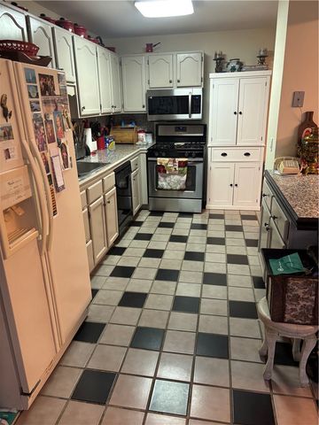 100 Denniston 59, Shadyside, PA 15206