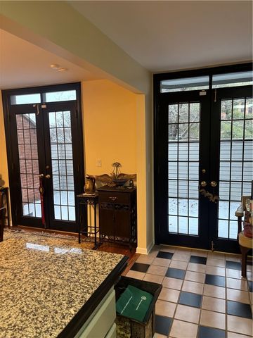 100 Denniston 59, Shadyside, PA 15206