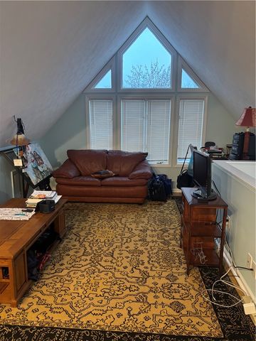 100 Denniston 59, Shadyside, PA 15206