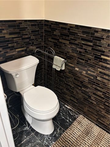 100 Denniston 59, Shadyside, PA 15206