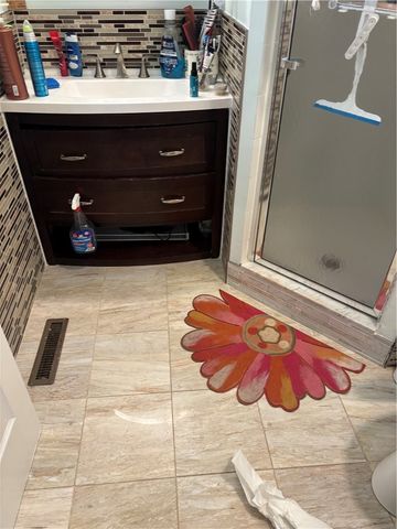 100 Denniston 59, Shadyside, PA 15206