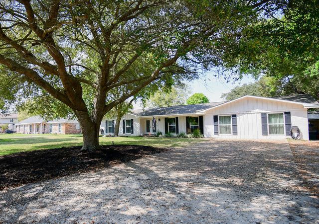 2912 Glenn Street, Gulf Breeze, FL 32563