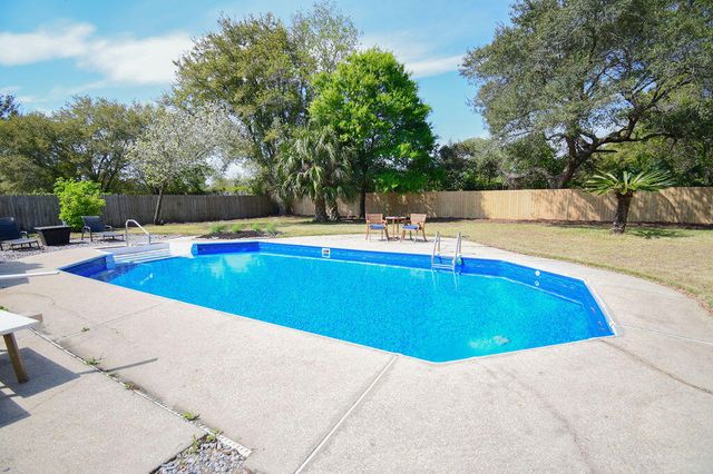 2912 Glenn Street, Gulf Breeze, FL 32563